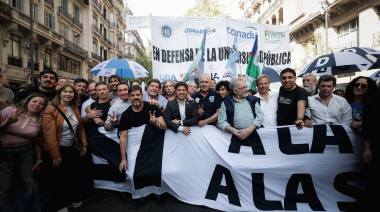 Kicillof marchó y celebró el rechazo a los vetos de Milei: “El pueblo está de pie”