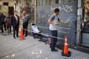La Ciudad ya limpió casi 100 frentes de comercios vandalizados durante las marchas