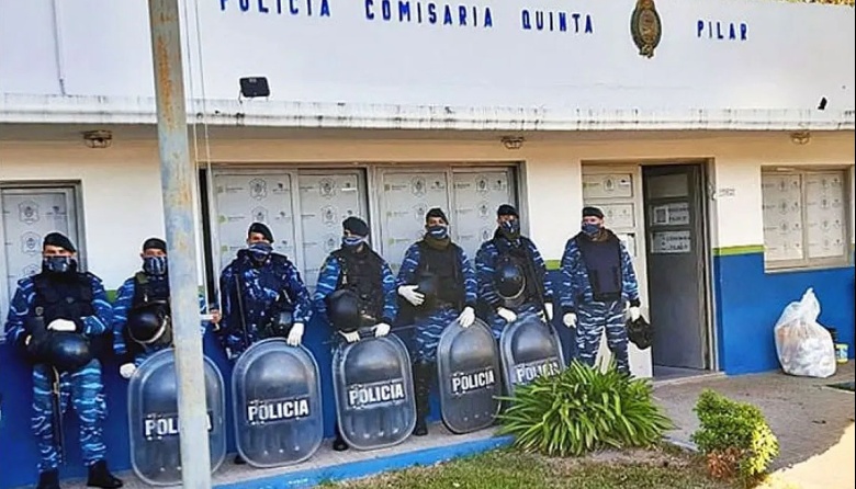 Diez policías detenidos acusados del crimen de una mujer trans en una comisaría en Pilar
