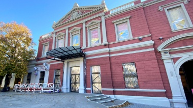 La fachada del Centro Cultural Recoleta recupera su característico rojo pompeyano