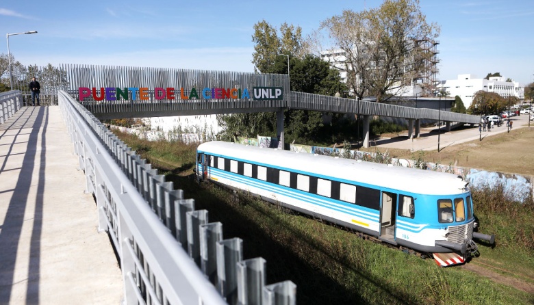 Se inauguró el Puente de la Ciencia: une distintos espacios de la UNLP
