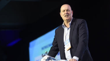 Sturzenegger insultó a los argentinos por no “aprovechar” la minería: “Pelotudos”