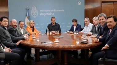 En estado de alerta por el aguinaldo, gobernadores peronistas se reunieron con Massa