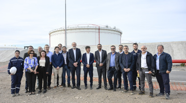 “Somos una provincia productiva”: Kicillof supervisó obras en el puerto de Coronel Rosales