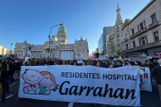 Médicos y residentes del Garrahan marcharon en Plaza de Mayo por un salario digno