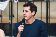 De Pedro lamentó las “mentiras” de Milei: “No conoce la realidad”