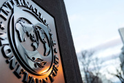El FMI autoriza un desembolso de US$ 2.000 millones y el Gobierno toma aire
