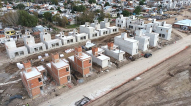 Pese al “criminal abandono” de Milei, avanza la construcción de 8 mil viviendas en PBA