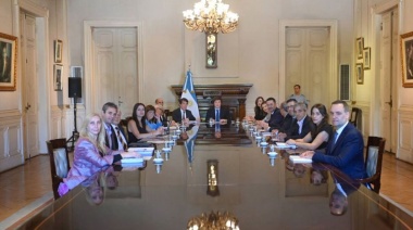 Revisión de contrataciones y exigencia del 100 % de presencialidad en los empleados públicos