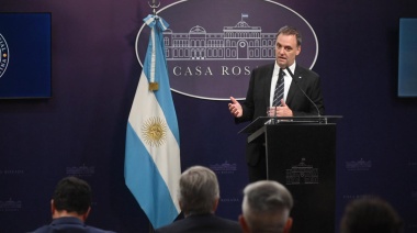 Melconian tachó de “decisión electoral” a la quita de aranceles a celulares