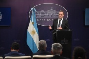 Melconian tachó de “decisión electoral” a la quita de aranceles a celulares