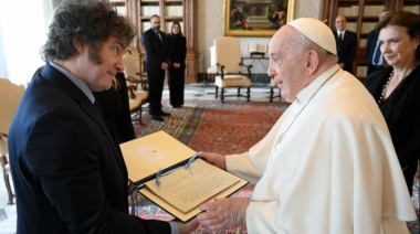 Según Milei, el Papa Francisco era “mileista” porque pasó “la motosierra por el Vaticano”