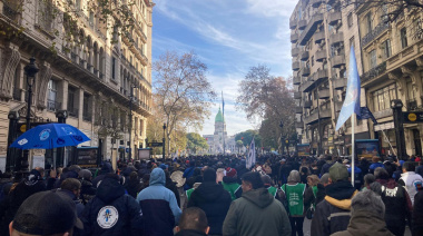 Masiva marcha al “Ministerio de la Motosierra”