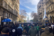 Masiva marcha al “Ministerio de la Motosierra”