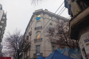 Madruga caliente: La policía sorprendió y corrió a los manifestantes del barrio de Cristina