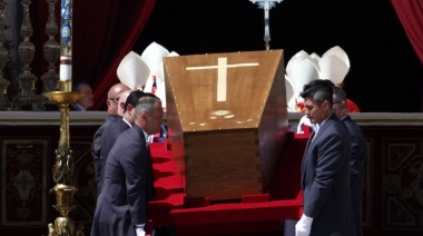 Impactante despedida al Papa argentino