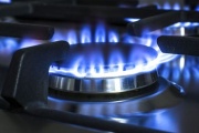 Junio llega con aumentos de luz, gas, agua y combustibles