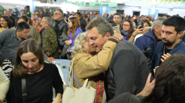 Massa se emocionó hasta las lágrimas cuando Kicillof lo definió como “el artífice de la unidad”