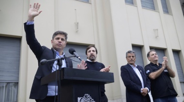 Kicillof pasó factura y recordó que Milei “paralizó obras de 80 escuelas” en PBA