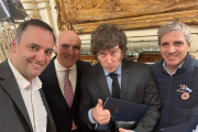 La selfie de Milei antes de grabar el mensaje de la cadena nacional