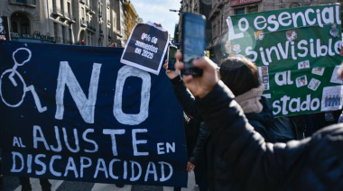 Sumiso con los poderosos, implacable con los débiles: Milei ya firmó los vetos