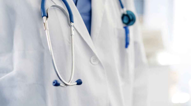 El nuevo esquema de residencias priorizará a los médicos que estudiaron en el país