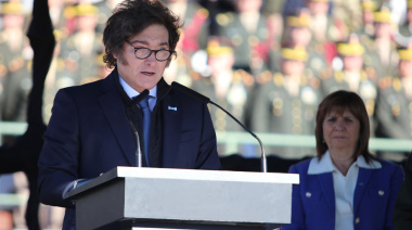 Lejos del Monumento a la Bandera, Milei celebró rodeado de militares