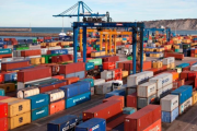 La balanza comercial mostró superávit en abril, pero se dispararon las importaciones