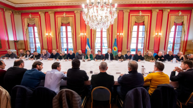 Kicillof recibe a intendentes y busca pasar página tras la derrota electoral