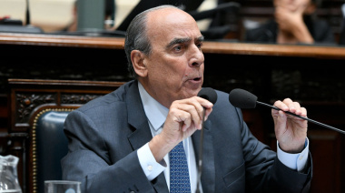 Francos acusó “operación política” al ensayar frágil defensa del Gobierno