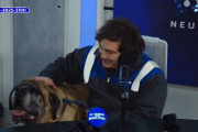 Milei sorprende en streaming con su perro Conan y anuncia donación de $1 M para refugios