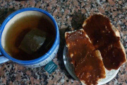 “Infusión y pan”: en la Argentina de Milei se merienda más tarde para suplir la cena