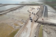 Avanza en Pehuajó la construcción del terraplén de defensa costera de Laguna La Salada