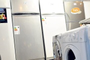 El Gobierno bajó aranceles para la importación de heladeras, lavarropas y neumáticos