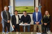Kicillof firmó convenios con municipios para la compra de bienes de capital
