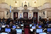 Los senadores se aumentaron el sueldo en plena sesión: Ganarán $ 4 millones por mes