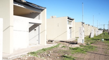 Etapa final de obra en las viviendas que la Provincia construye en Coronel Dorrego