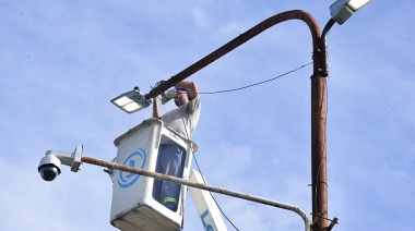 Se expande el plan de alumbrado público platense