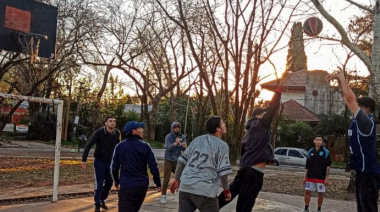 La comunidad de básquet callejero de Plaza Japón pide ayuda para recuperar su cancha
