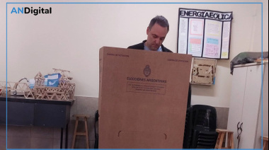 Manuel Adorni votó en CABA y se fue insultado por vecinos