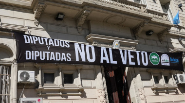 Caputo lo acusó de cobrar $ 18 M y Yacobitti publicó sus recibos