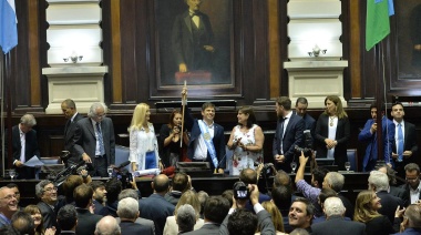 Kicillof asume su segundo mandato y habla ante la militancia