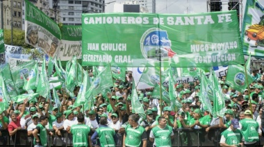 Camioneros acordaría suba trimestral de 5,5 % y un bono de $ 600 mil