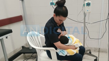 Captan la secuencia del abandono del bebé en Los Hornos: ¿Son de La Plata?