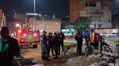 Lanzó su auto al Riachuelo para matar a su pareja: No lo logró y es buscado