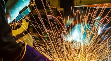 La economía anotó una caída del 3,9 % en junio y se profundiza la recesión