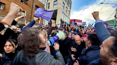 Milei viajó a Usuahia, pero suspendió el acto de campaña por protestas en su contra