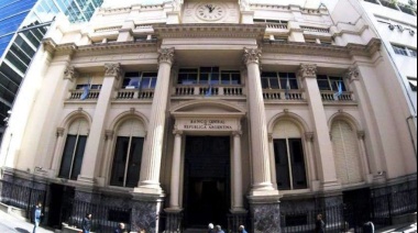 Para frenar la caída del dólar, el Banco Central volvió a bajar las tasas de interés