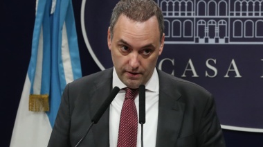 Adorni condenó “la maquinita de hacer billetes” y la “orgía monetaria”