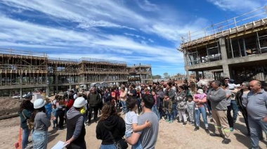 Motosierra : Casi cien despidos y 208 viviendas paralizadas en un municipio bonaerense